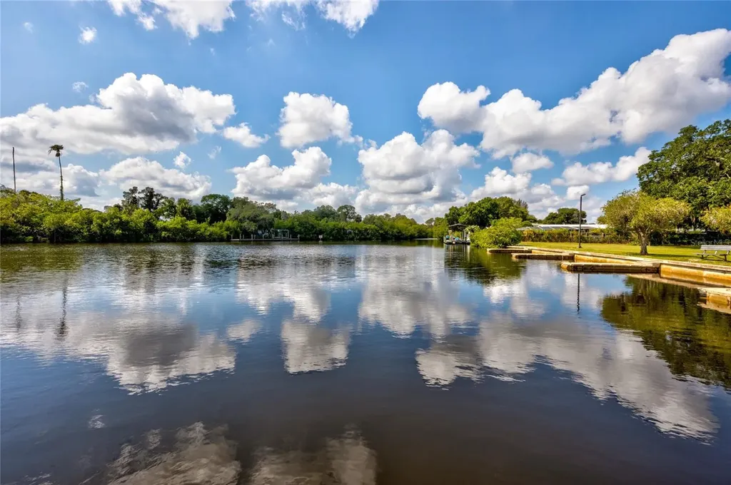 102 Dickman Drive SW Ruskin FL 33570