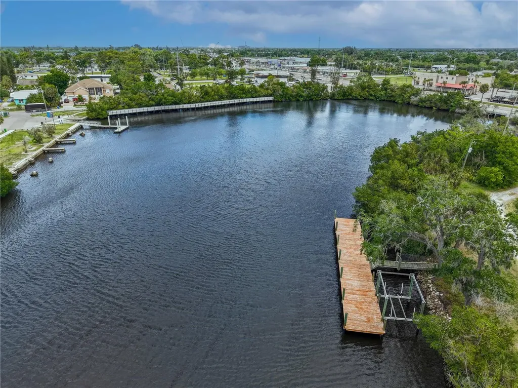 102 Dickman Drive SW Ruskin FL 33570