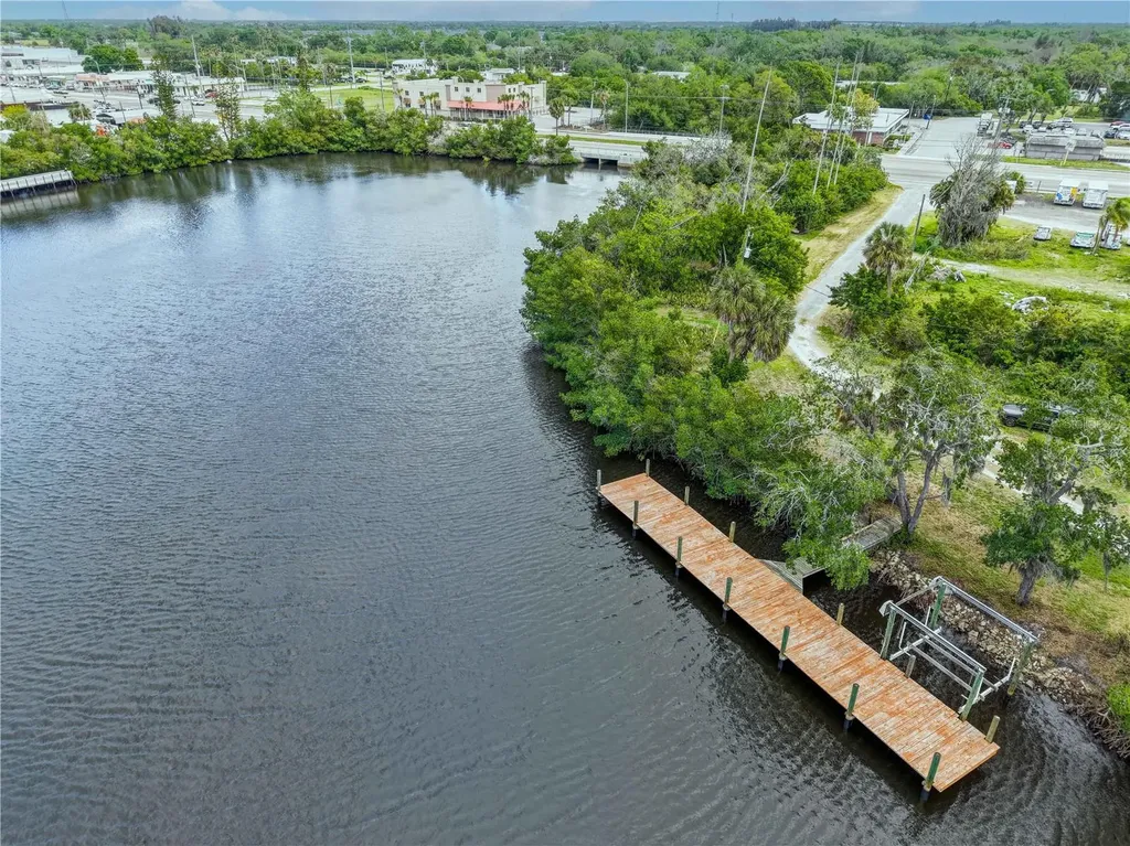 102 Dickman Drive SW Ruskin FL 33570