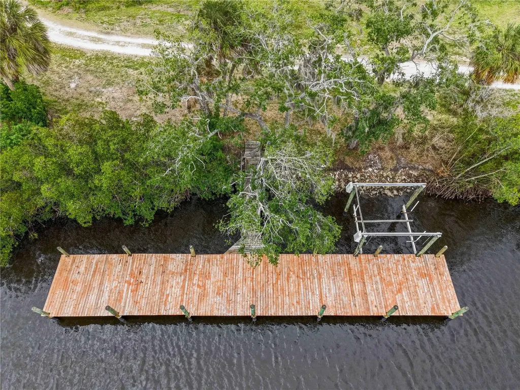 102 Dickman Drive SW Ruskin FL 33570