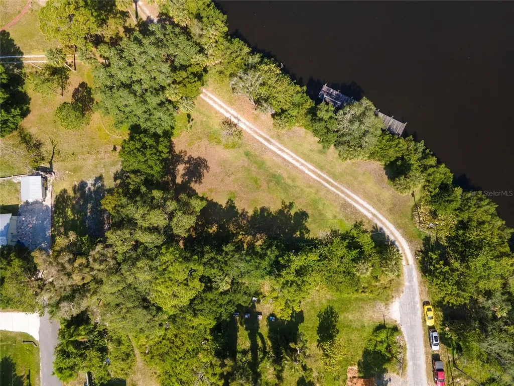102 Dickman Drive SW Ruskin FL 33570