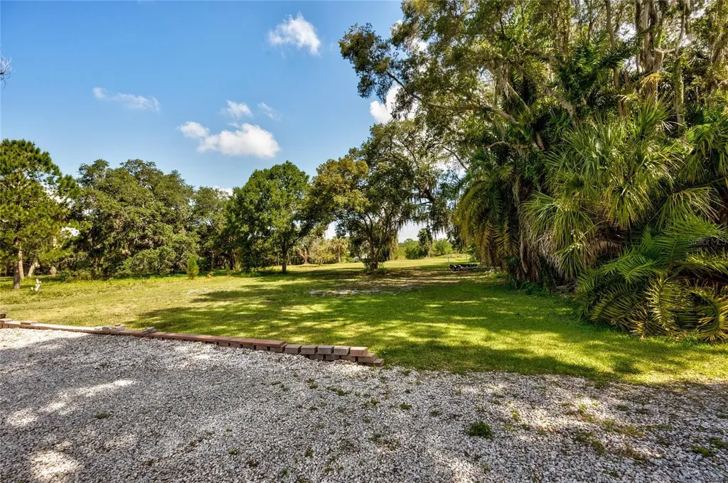 102 Dickman Drive SW Ruskin FL 33570