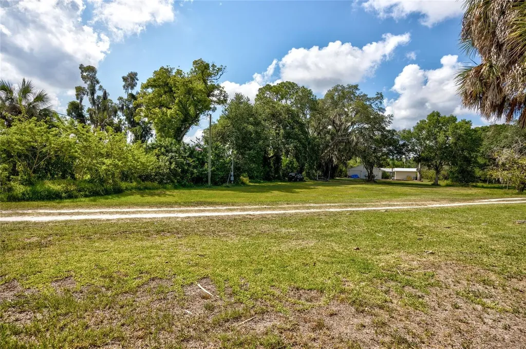 102 Dickman Drive SW Ruskin FL 33570