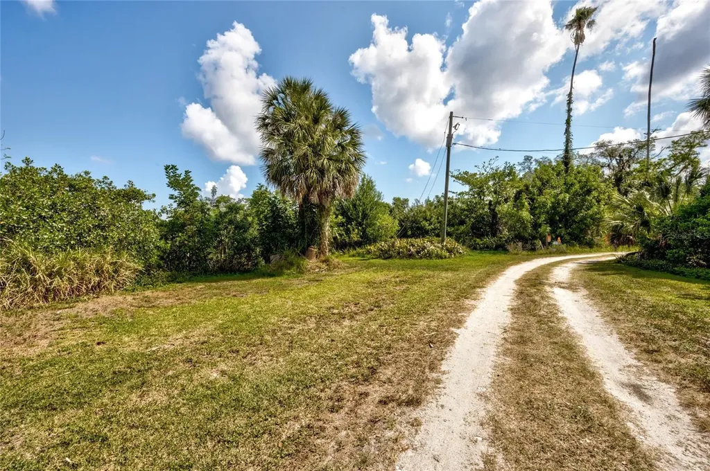 102 Dickman Drive SW Ruskin FL 33570
