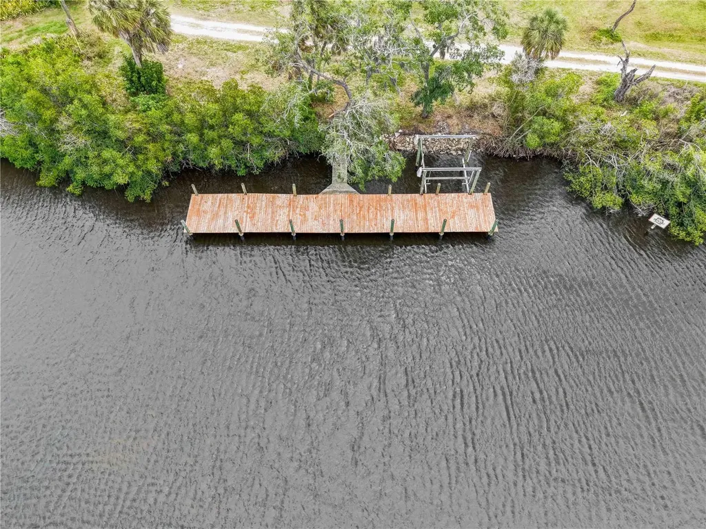 102 Dickman Drive SW Ruskin FL 33570