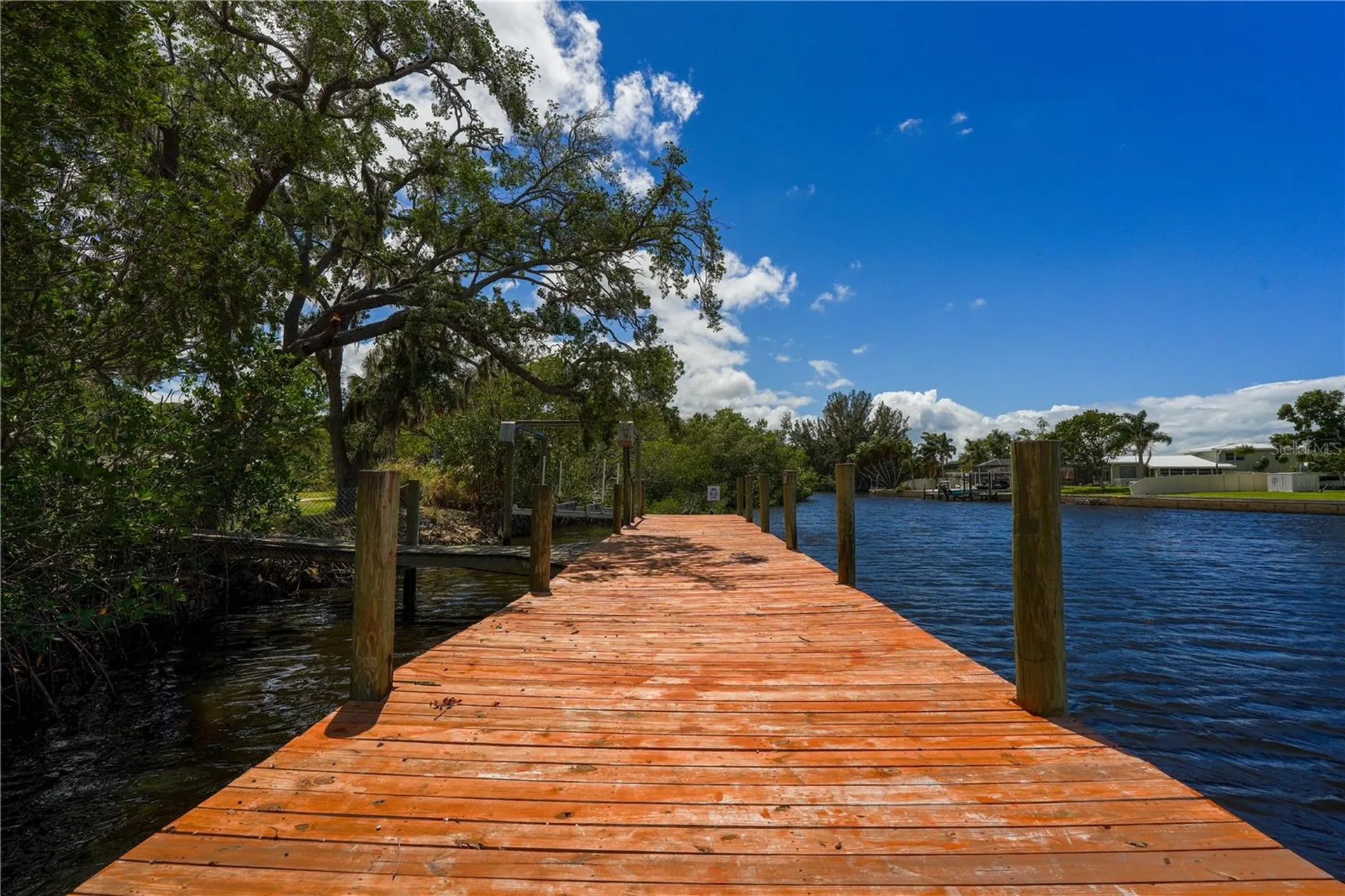 102 Dickman Drive SW Ruskin FL 33570