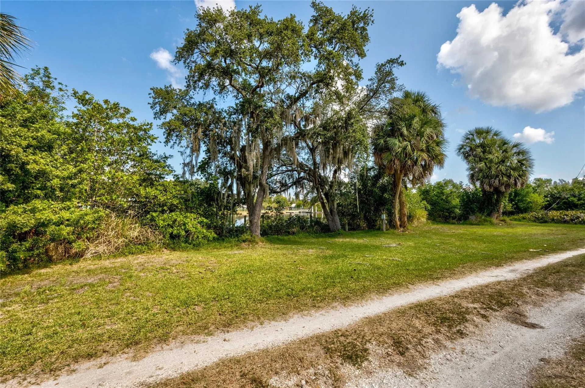 102 Dickman Drive SW Ruskin FL 33570