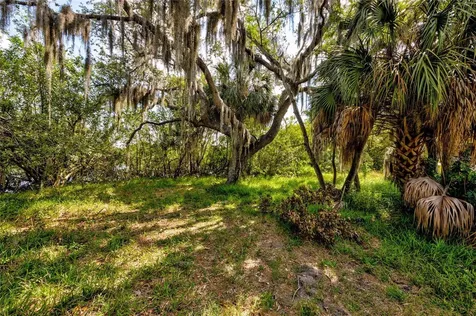 102 Dickman Drive SW Ruskin FL 33570