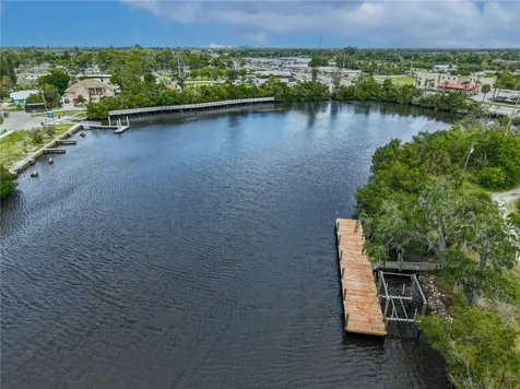 102 Dickman Drive SW Ruskin FL 33570