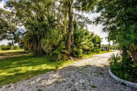 102 Dickman Drive SW Ruskin FL 33570