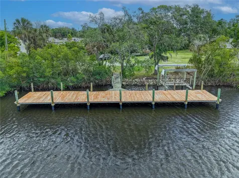 102 Dickman Drive SW Ruskin FL 33570