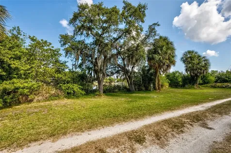 102 Dickman Drive SW Ruskin FL 33570