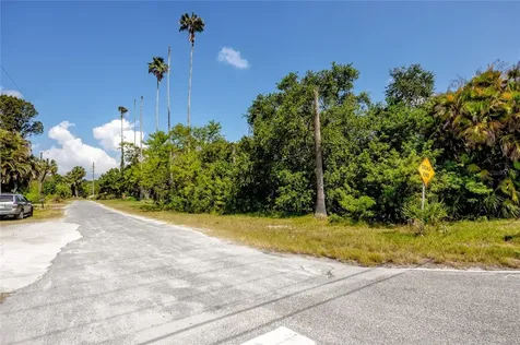 102 Dickman Drive SW Ruskin FL 33570