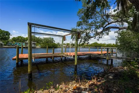 102 Dickman Drive SW Ruskin FL 33570