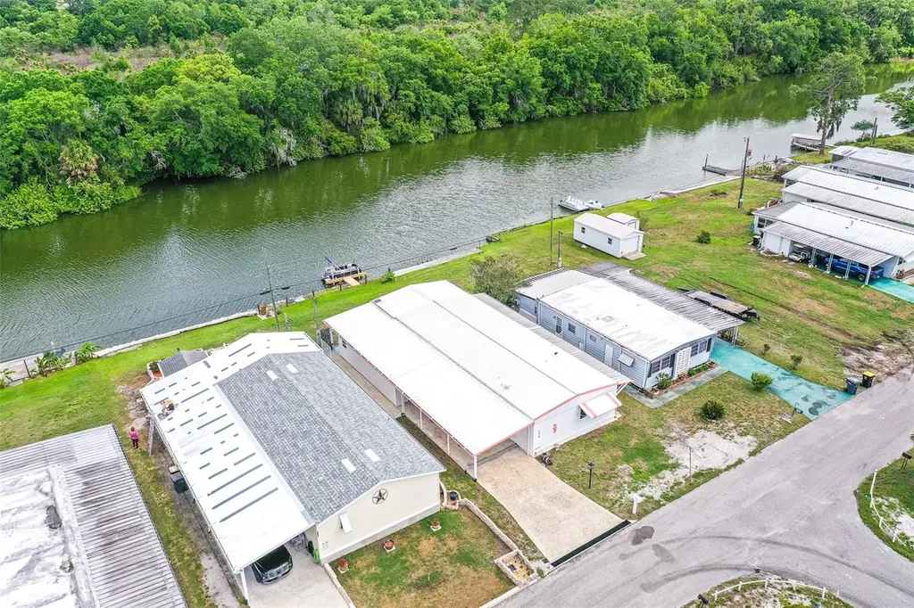 1818 Blue Lake Drive Lakeland FL 33801