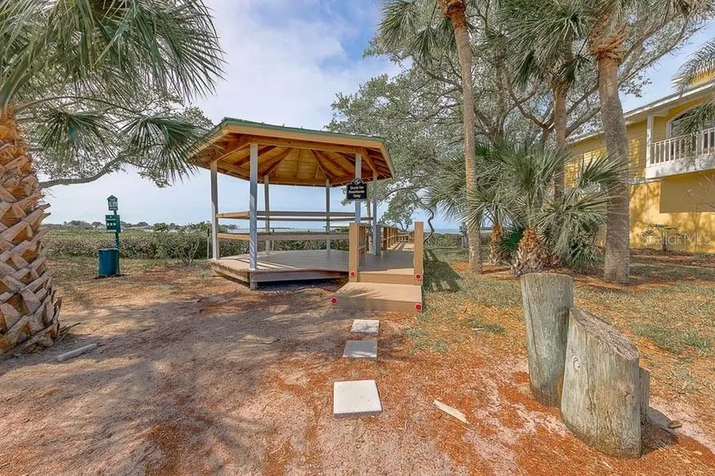 2106 Pelican Court Tarpon Springs FL 34689