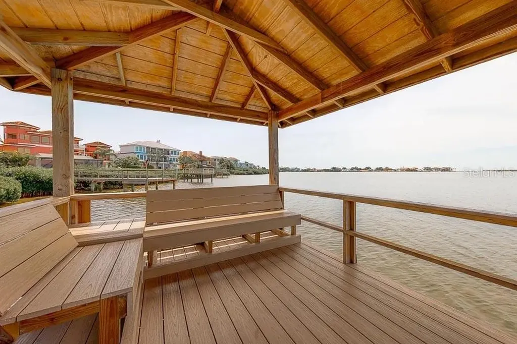 2106 Pelican Court Tarpon Springs FL 34689