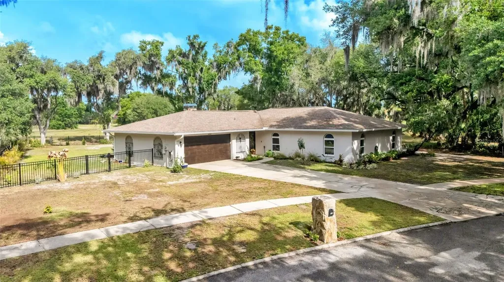 135 Country Club Lane Mulberry FL 33860