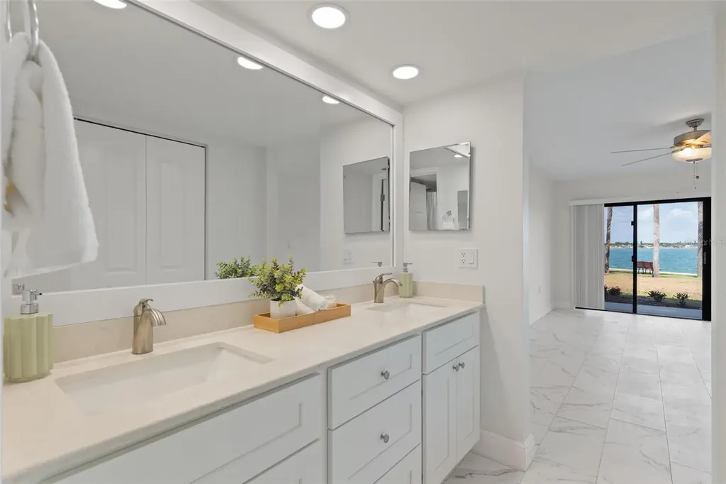 7540 Sunshine Skyway Lane S St Petersburg FL 33711