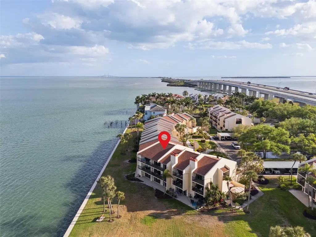 7540 Sunshine Skyway Lane S St Petersburg FL 33711
