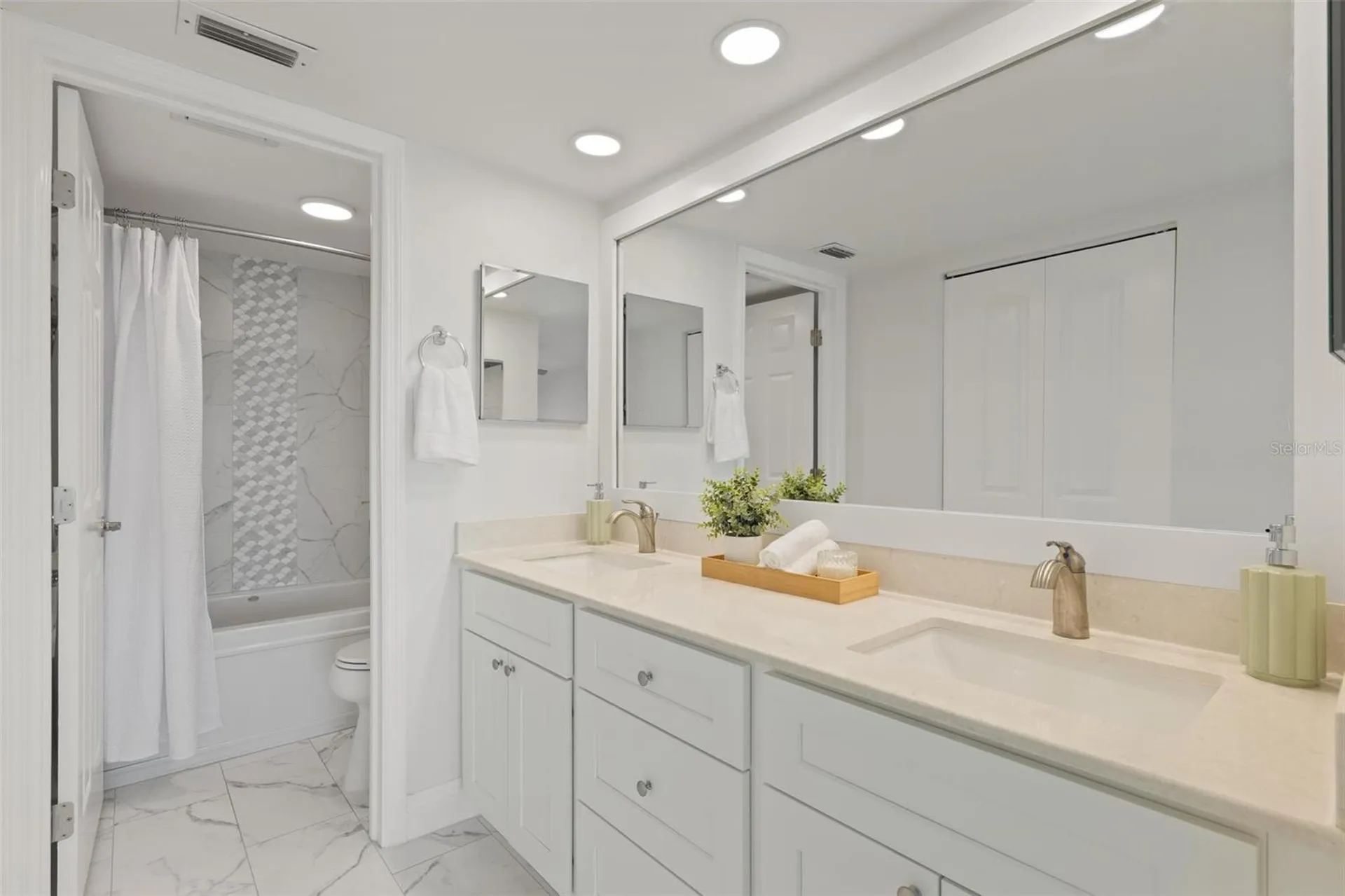 7540 Sunshine Skyway Lane S St Petersburg FL 33711
