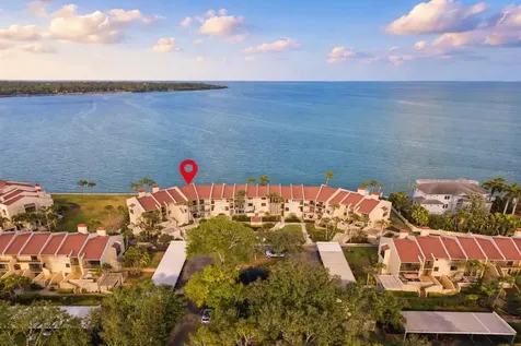 7540 Sunshine Skyway Lane S St Petersburg FL 33711