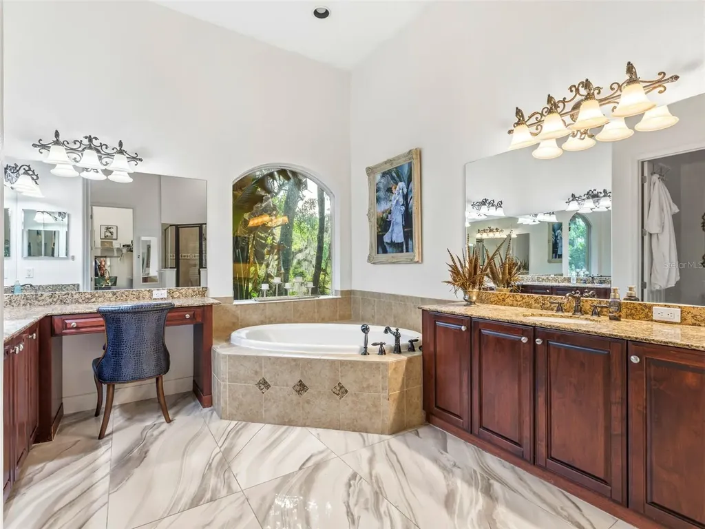 6121 Avocetridge Drive Lithia FL 33547