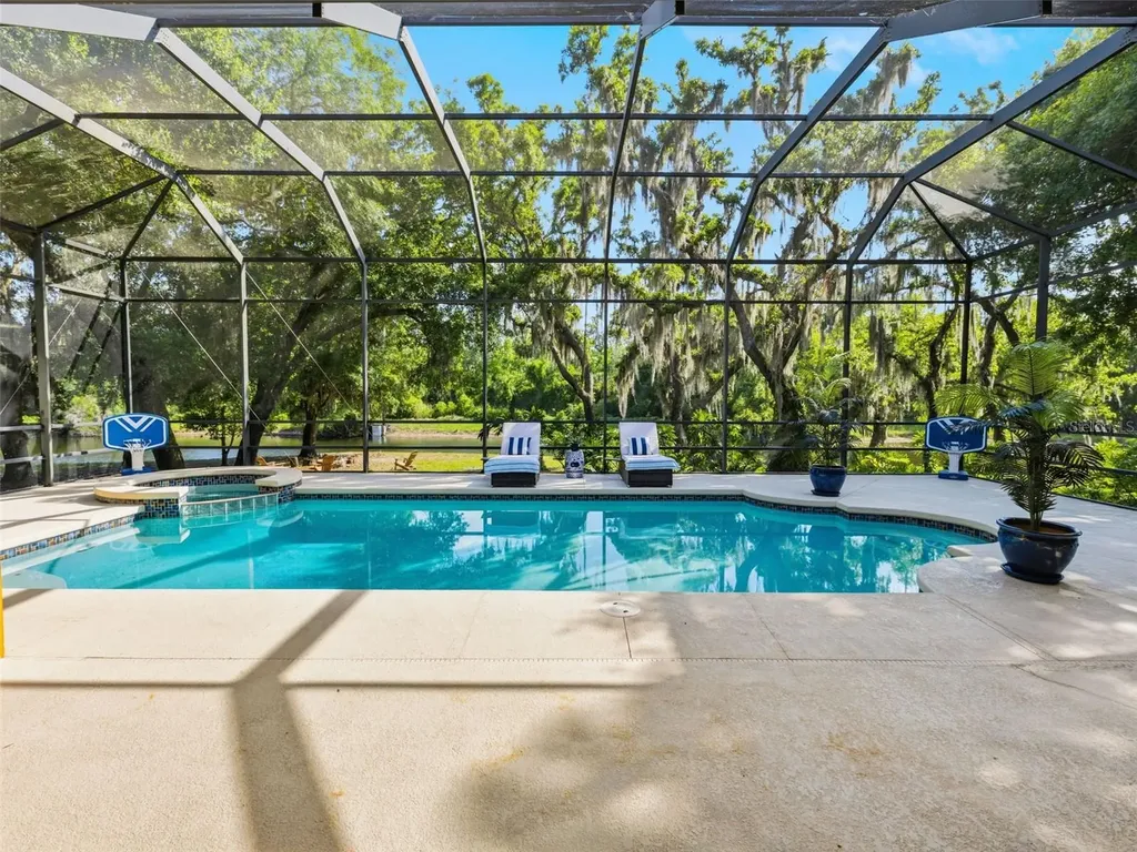 6121 Avocetridge Drive Lithia FL 33547