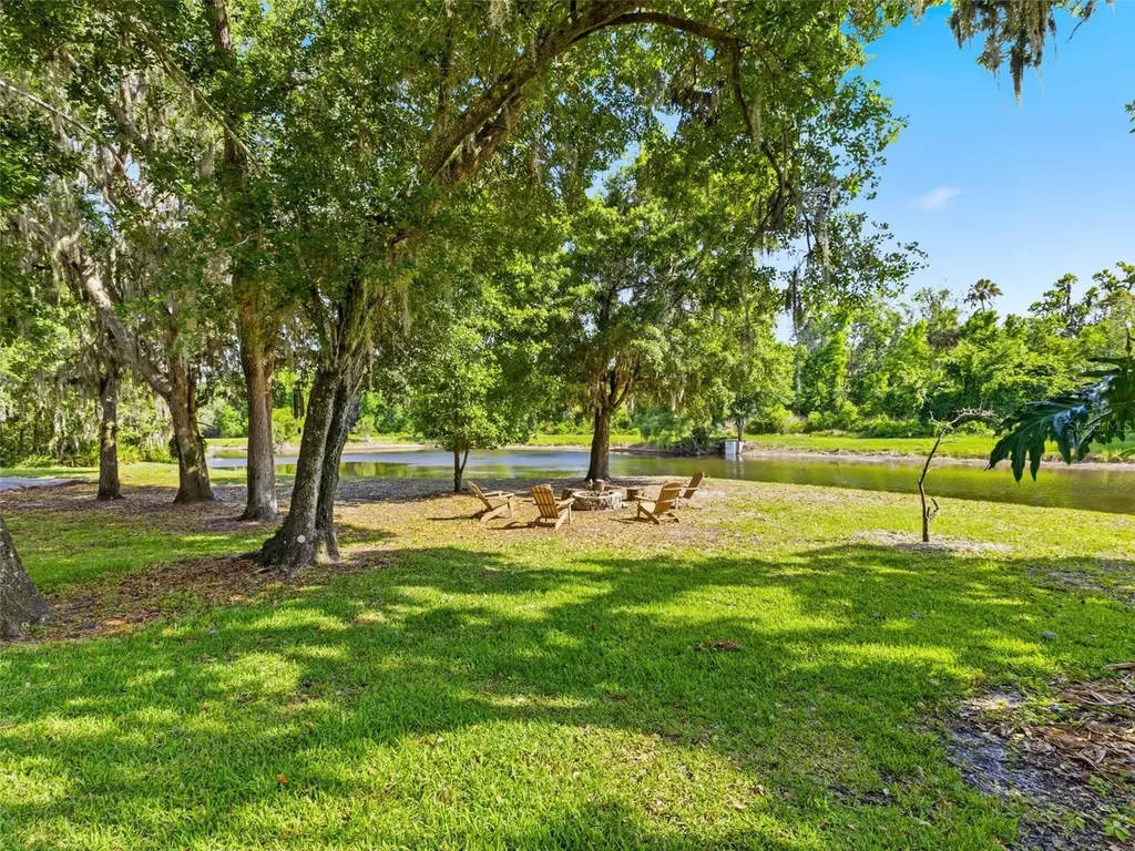 6121 Avocetridge Drive Lithia FL 33547
