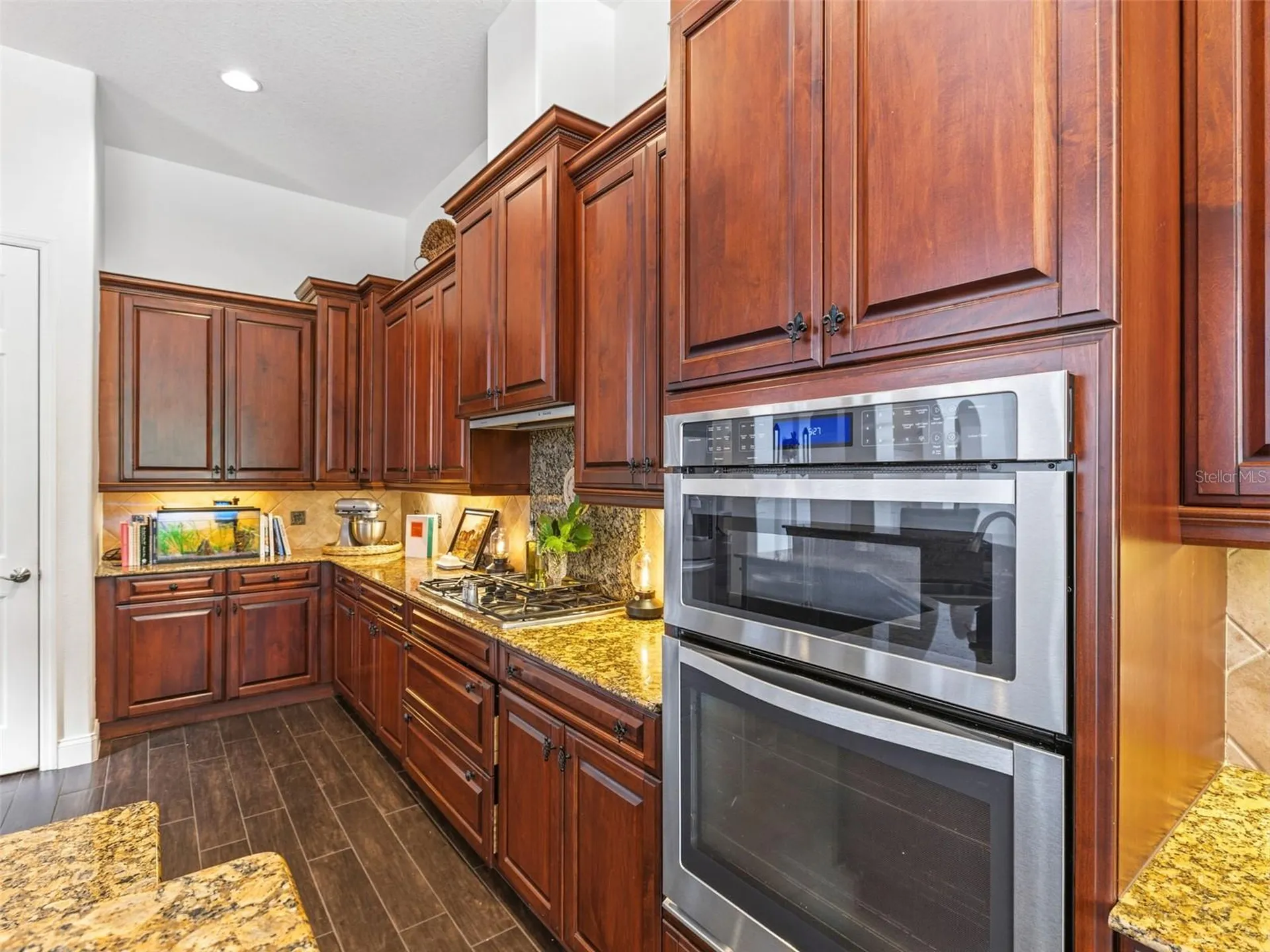 6121 Avocetridge Drive Lithia FL 33547