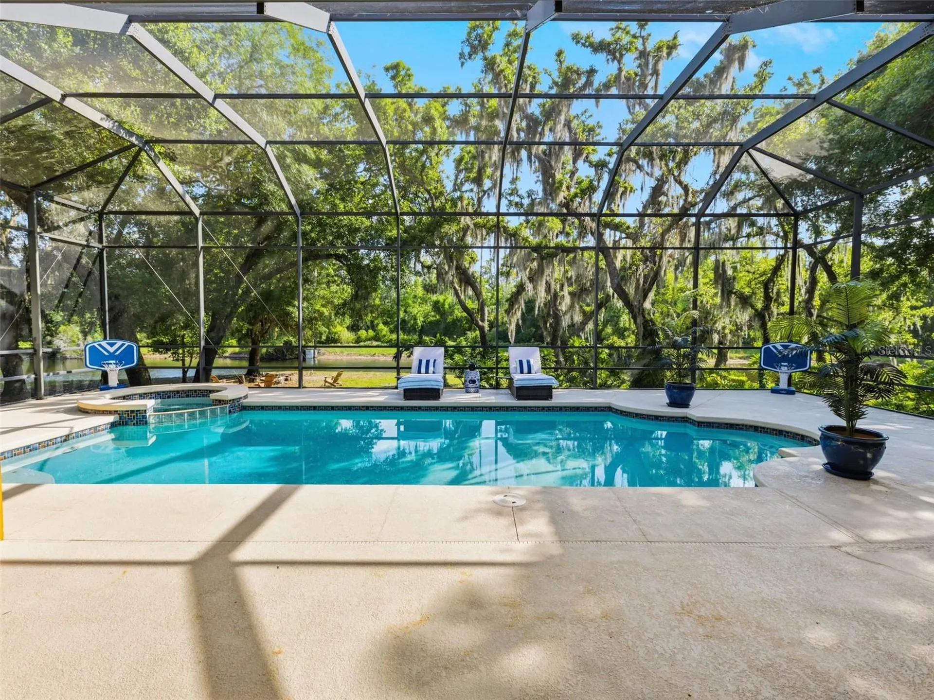 6121 Avocetridge Drive Lithia FL 33547