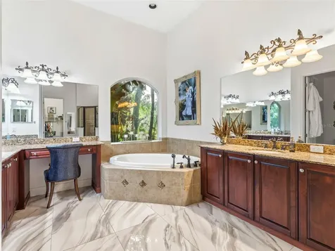 6121 Avocetridge Drive Lithia FL 33547