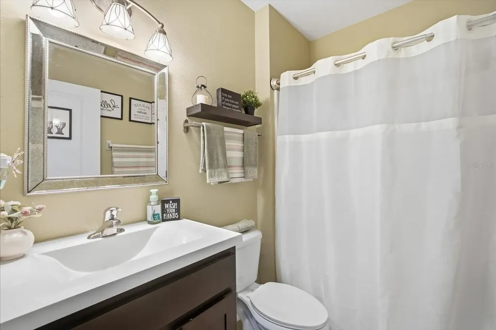 8201 Bilston Village Lane Gibsonton FL 33534