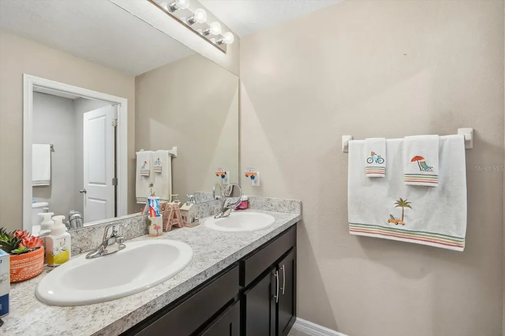 8201 Bilston Village Lane Gibsonton FL 33534