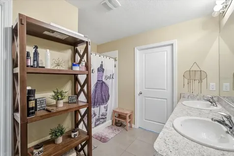 8201 Bilston Village Lane Gibsonton FL 33534
