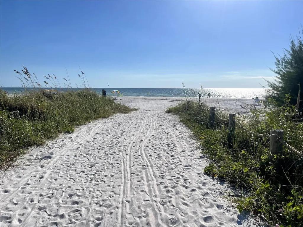 1675 Blakemore Lane Sarasota FL 34231