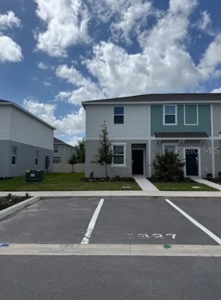 2927 Skyline Loop Kissimmee FL 34758