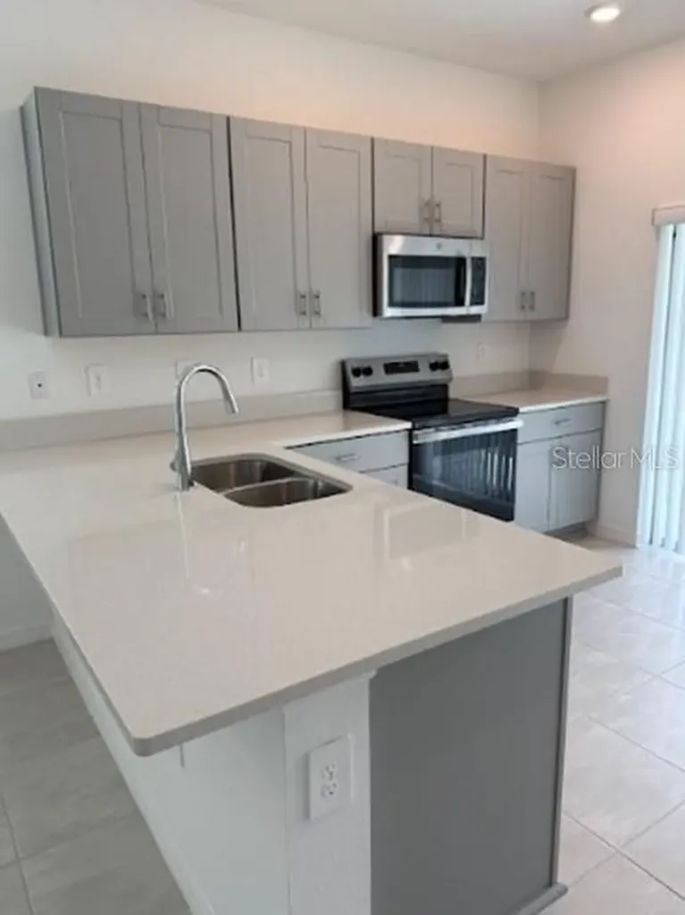 2927 Skyline Loop Kissimmee FL 34758