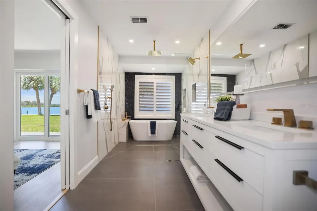 11930 W Bayshore Drive Crystal River FL 34429