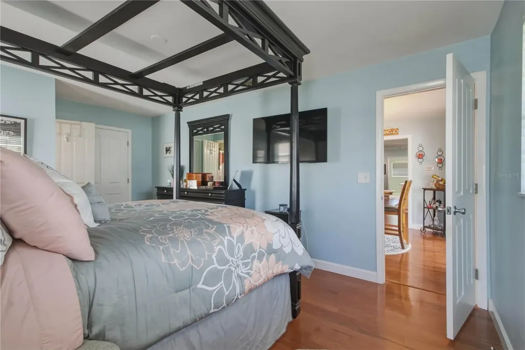 2990 Meadow Oak Drive N Clearwater FL 33761