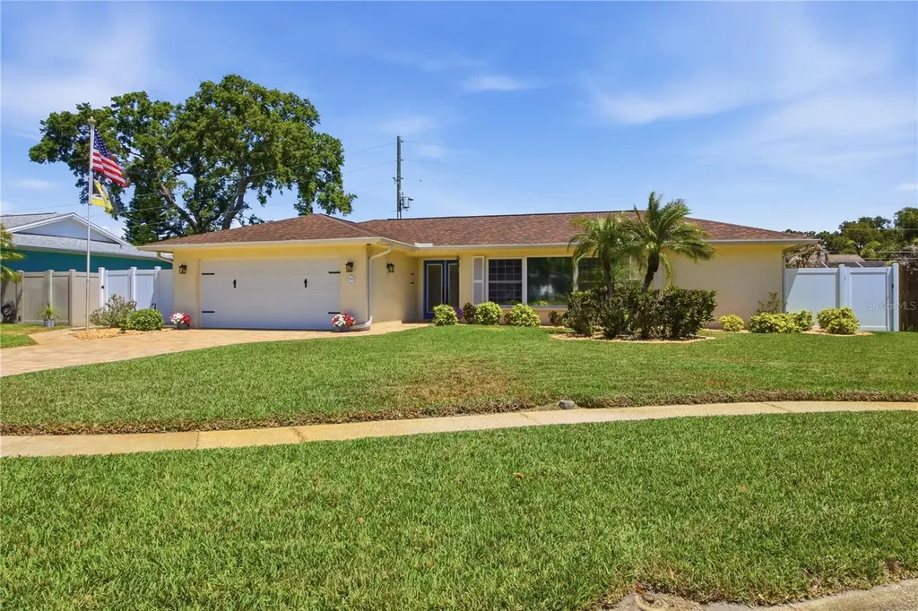2990 Meadow Oak Drive N Clearwater FL 33761