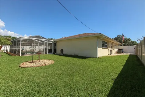 2990 Meadow Oak Drive N Clearwater FL 33761