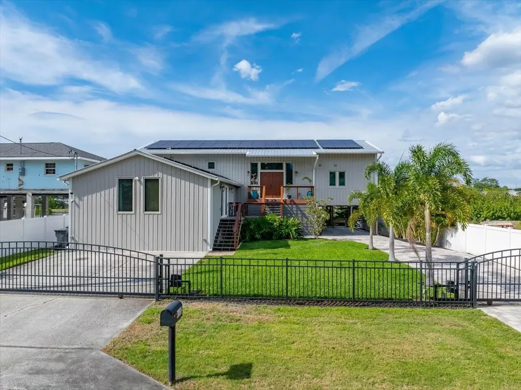 8813 S Lagoon Street Tampa FL 33615