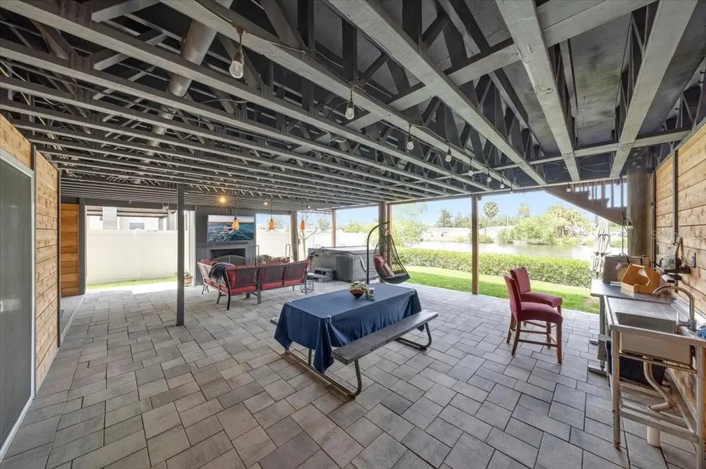 8813 S Lagoon Street Tampa FL 33615
