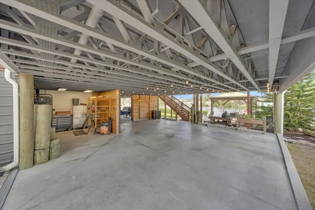 8813 S Lagoon Street Tampa FL 33615