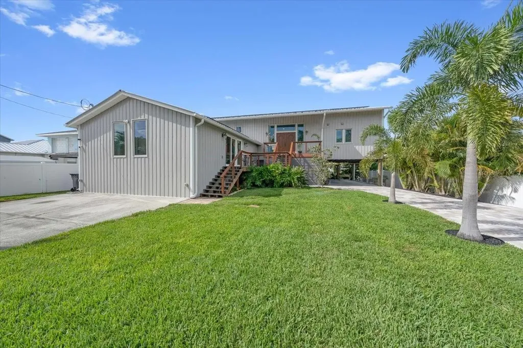 8813 S Lagoon Street Tampa FL 33615