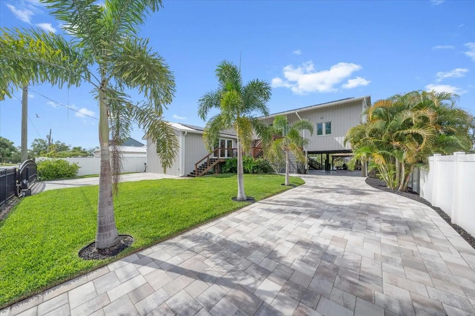 8813 S Lagoon Street Tampa FL 33615