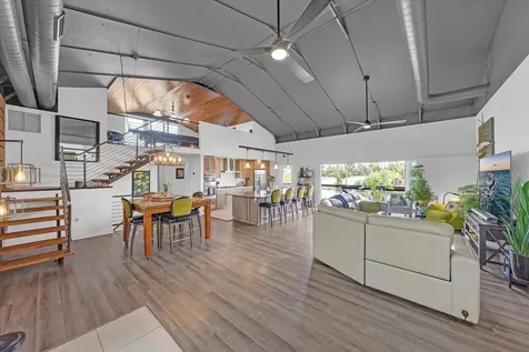 8813 S Lagoon Street Tampa FL 33615
