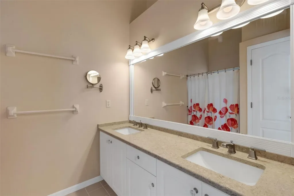8976 Whitemarsh Avenue Sarasota FL 34238