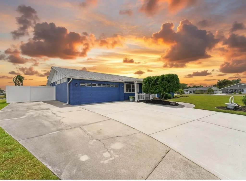 1810 Milford Circle Sun City Center FL 33573